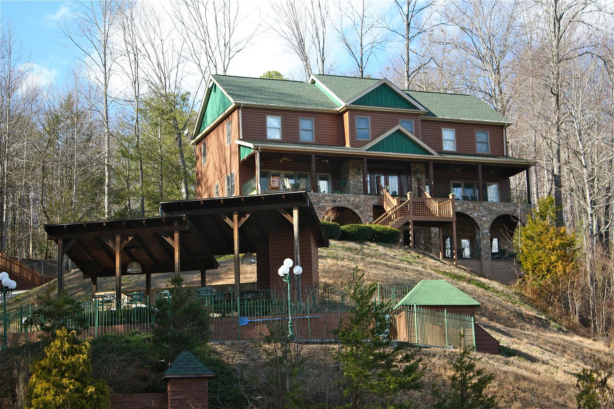 Shenandoah Lodge a 5 bedroom cabin in Gatlinburg,Tennessee Mountain