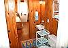 Bathroom/twin bedroom.