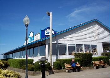 Walk To Mo\'s for Great Seafood