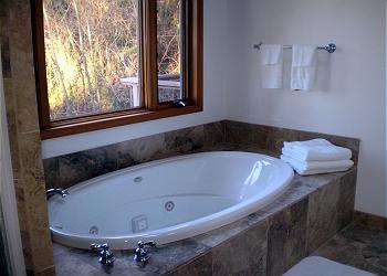Master Suite Jacuzzi Tub