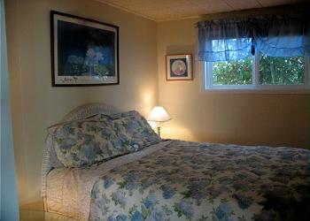 Guest Room with Queen Bed