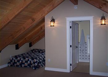 Loft w/bath & beds
