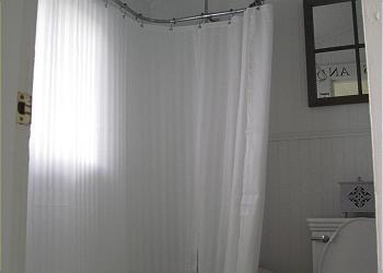 Downstairs Bath- Claw Foot Soaking Tub!