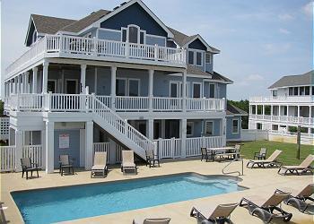 Private Pool & Volleyball Court