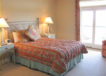 Queen Master Suite