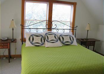 Upsatir Bed room