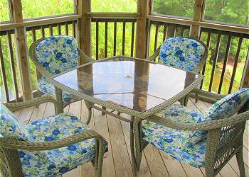 Upper Level Screened in Porch