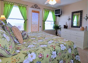 Queen Bedroom
