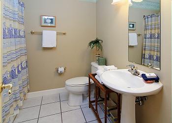 Queen Bedroom Private Bath ~ Blue Mountain Beach, FL