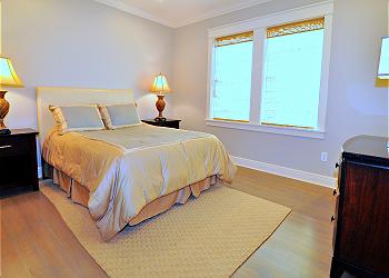 3rd floor Queen Bedroom