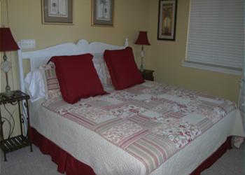 1st floor Queen Bedroom