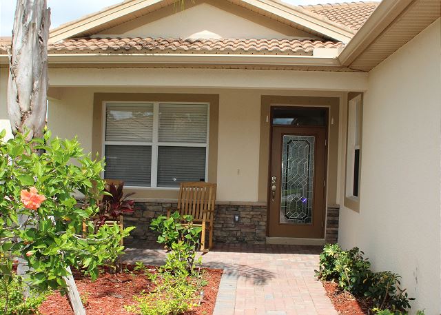 How do you find deals on vacation rentals in southwest Florida?