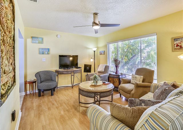Cottages at Madeira Beach #7-Dolphin - Pet friendly and close to beach!
