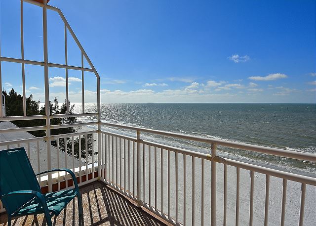 Sunset Chateau 611 Beachfront / 3 Bedrooms / Walk To Caddy's!