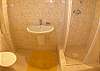 bathroom/salle de bains