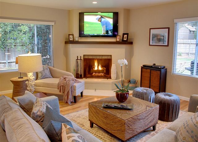 Huge Great Room with Kitchen & Wet Bar.