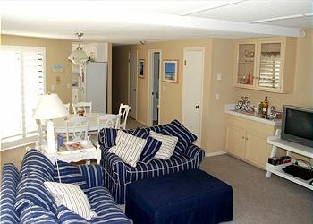 The Fijian on the Bayfront Living Room