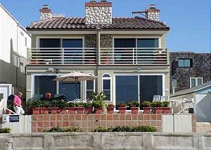 Ray's Oceanfront Beach House Front View