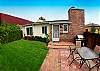 Newly remodeled Windansea Beach cottage with new furnishings & private yard