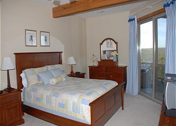 Queen Bedroom