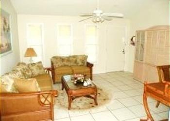 Central Gulf Coast House rental - Interior Photo - Our Shamrock house features a relaxing living room.