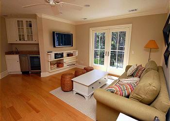 2nd Floor Den w/ Flat Panel TV