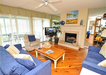 Living Area w/ Flat Panel Living
