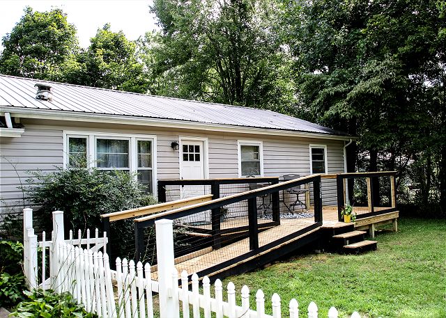Welcome to Sunshine Cottage at Deep Creek