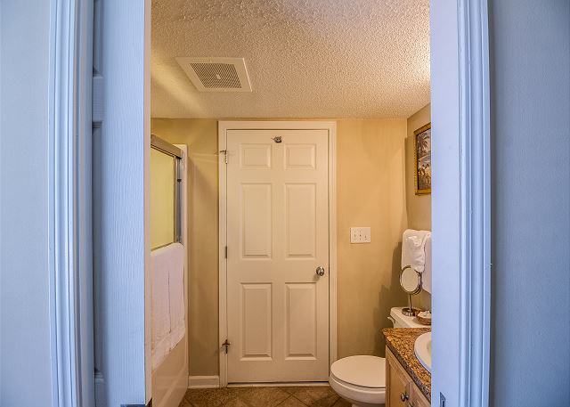 The shared bath with tub and shower between two of the guest rooms. tml