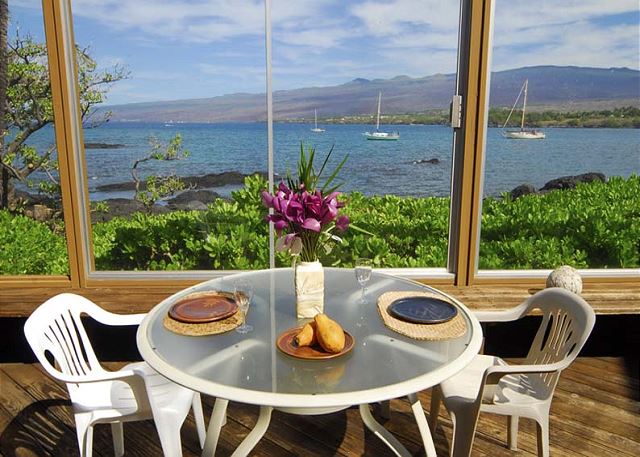 outdoor lanai dining area