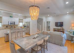 Dining Area w/ seating for 6 and room for more