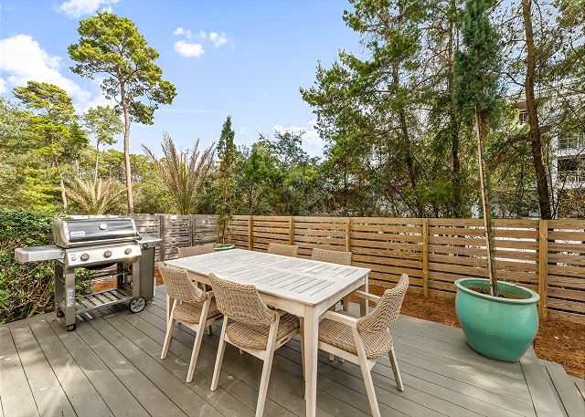 Southern Seaside Cottage and Carriage House 4