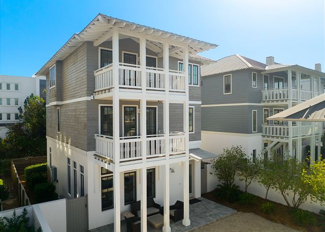 Southern Seaside Cottage and Carriage House 2