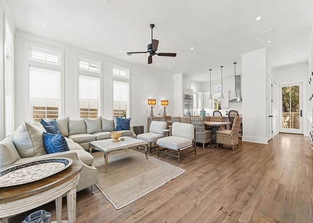 Southern Seaside Cottage and Carriage House 3