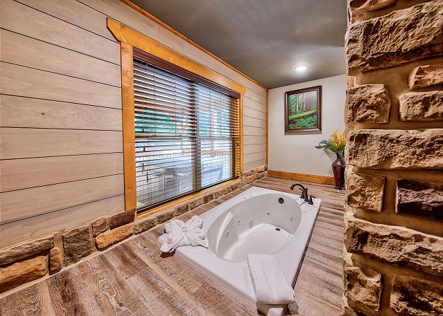 Jetted tub