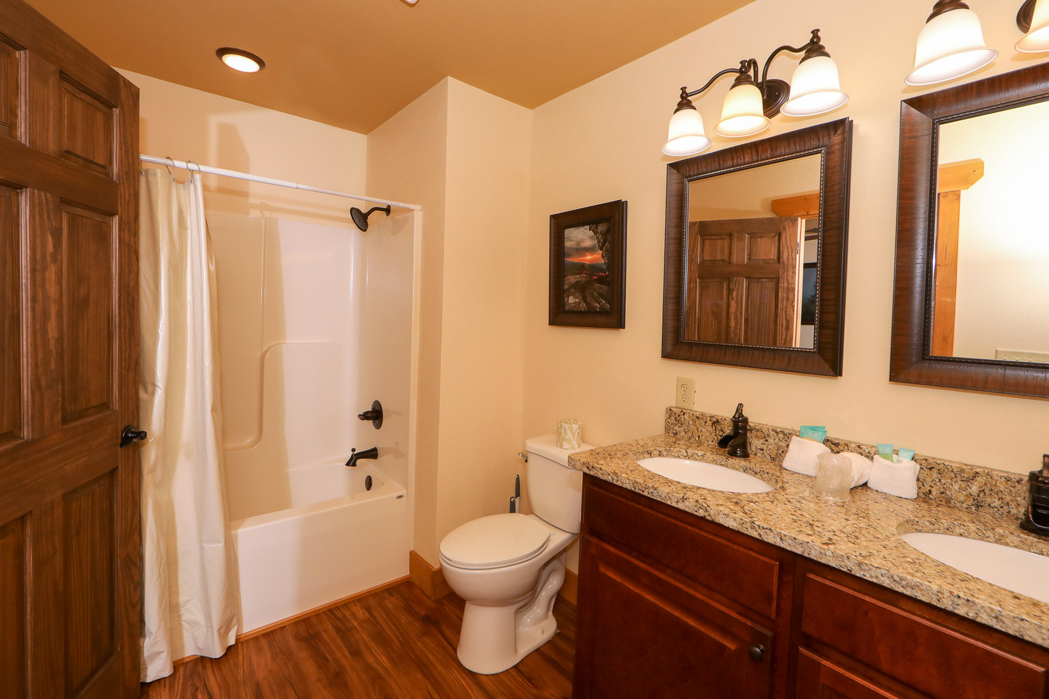 Moonshine Manor | Photo 21