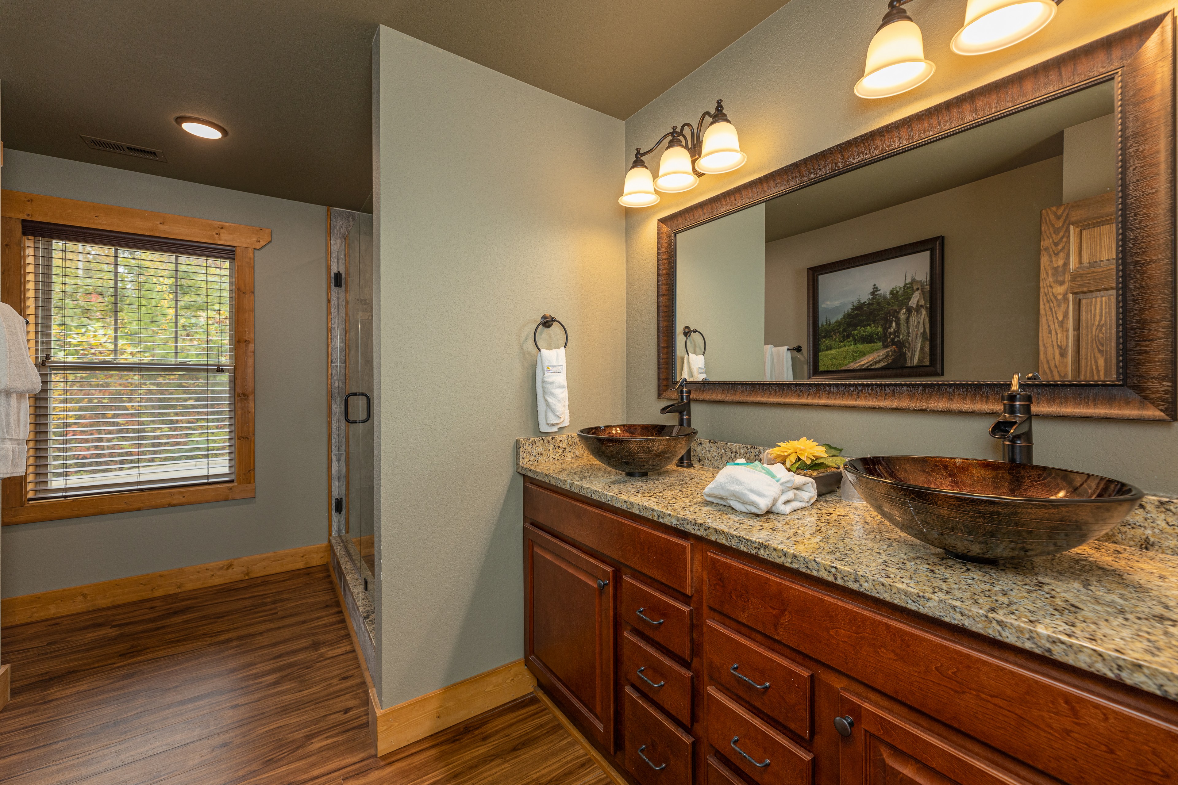 Moonshine Manor | Photo 19