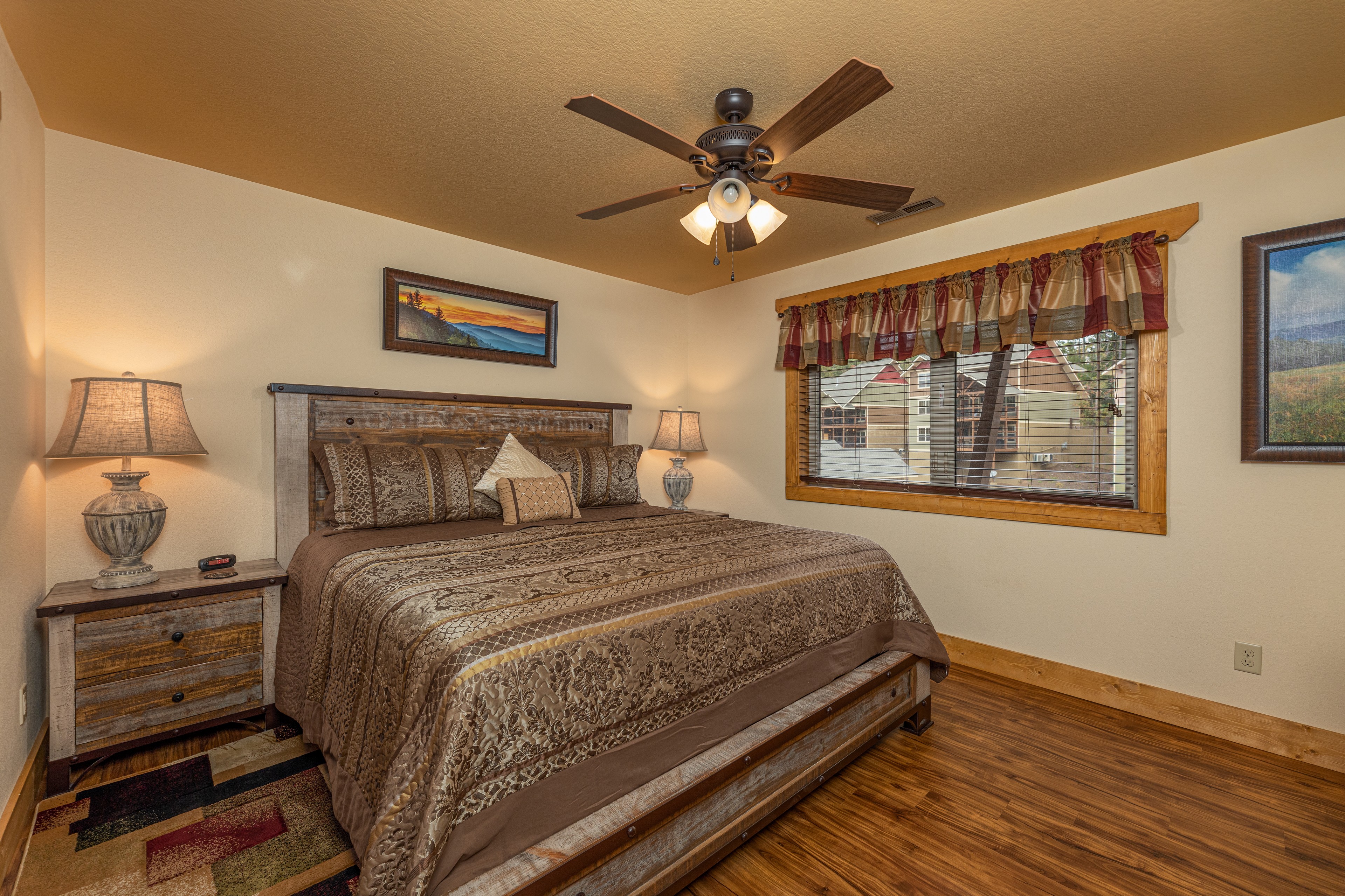 Moonshine Manor | Photo 22