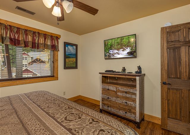 Moonshine Manor | Photo 23