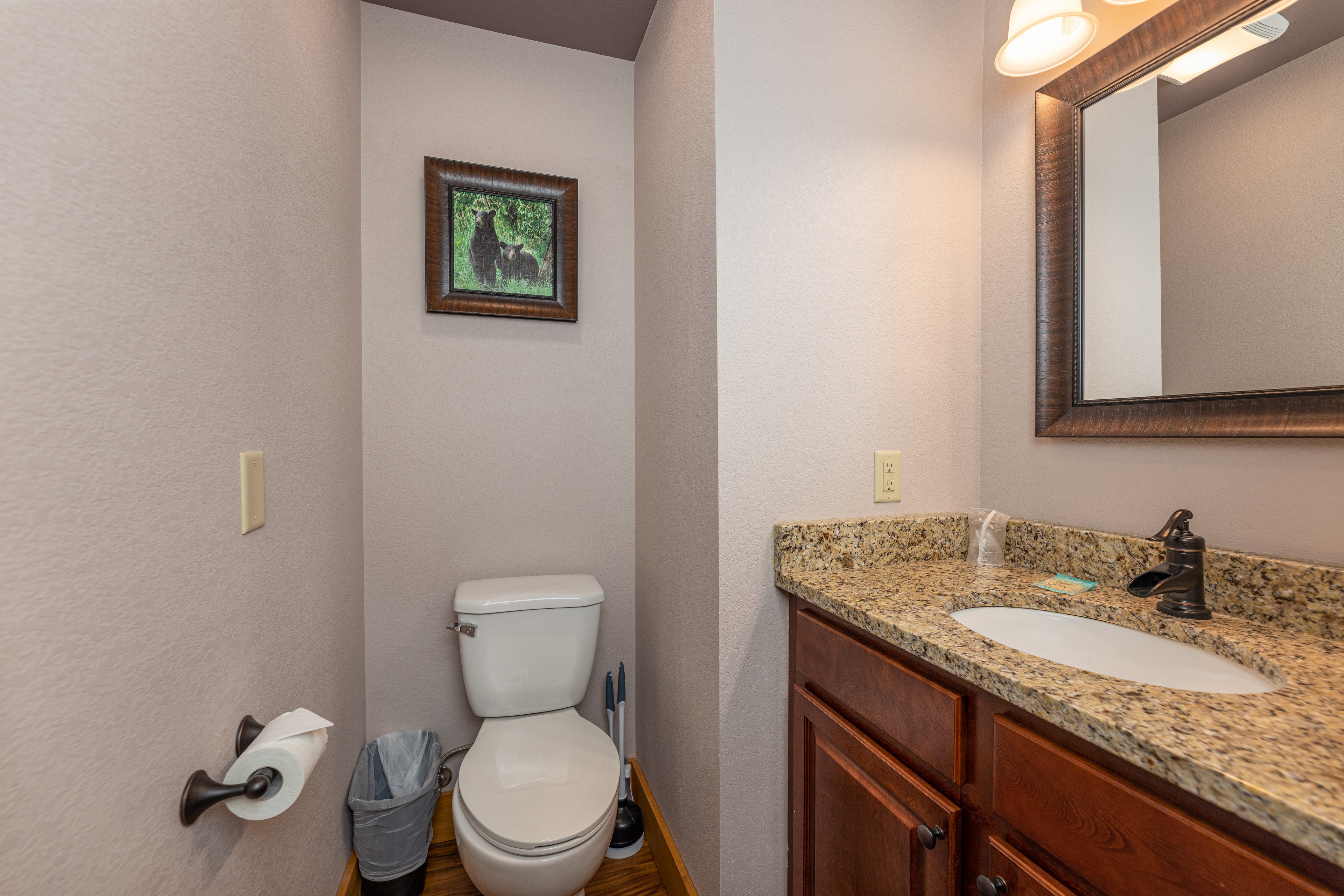 Moonshine Manor | Photo 25