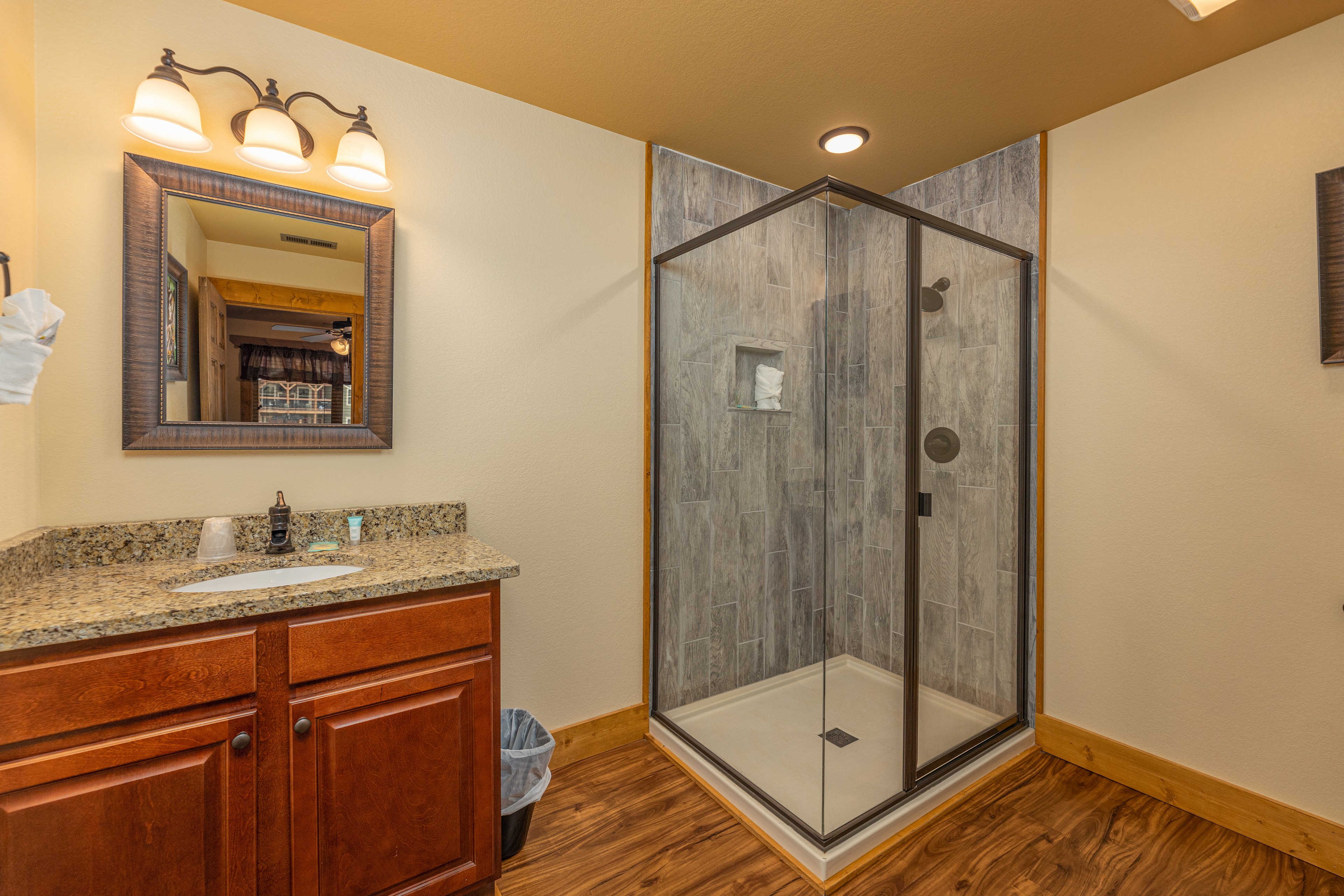 Moonshine Manor | Photo 24