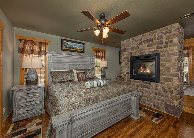 Moonshine Manor | Photo 16