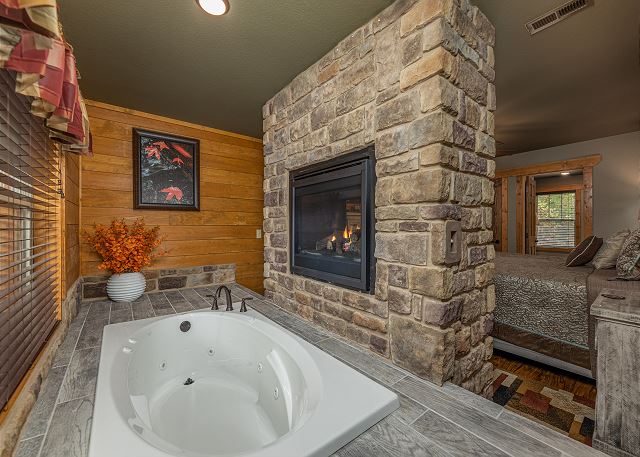 Moonshine Manor | Photo 18