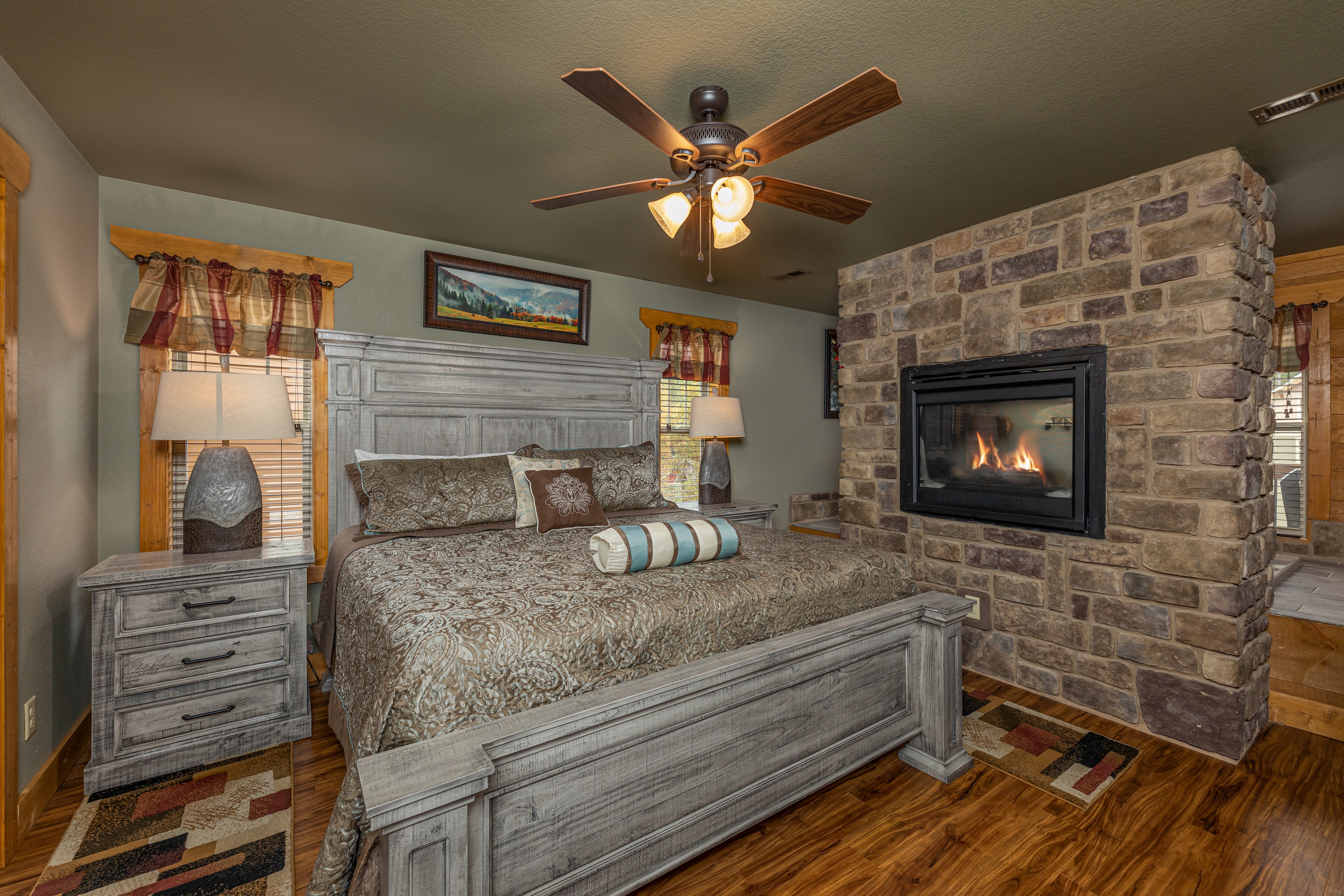 Moonshine Manor | Photo 16