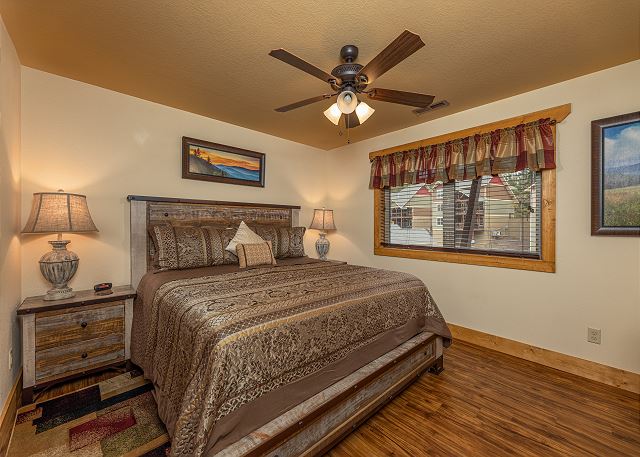 Moonshine Manor | Photo 22