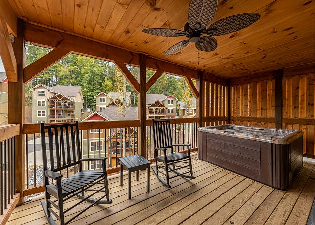 Moonshine Manor | Photo 28