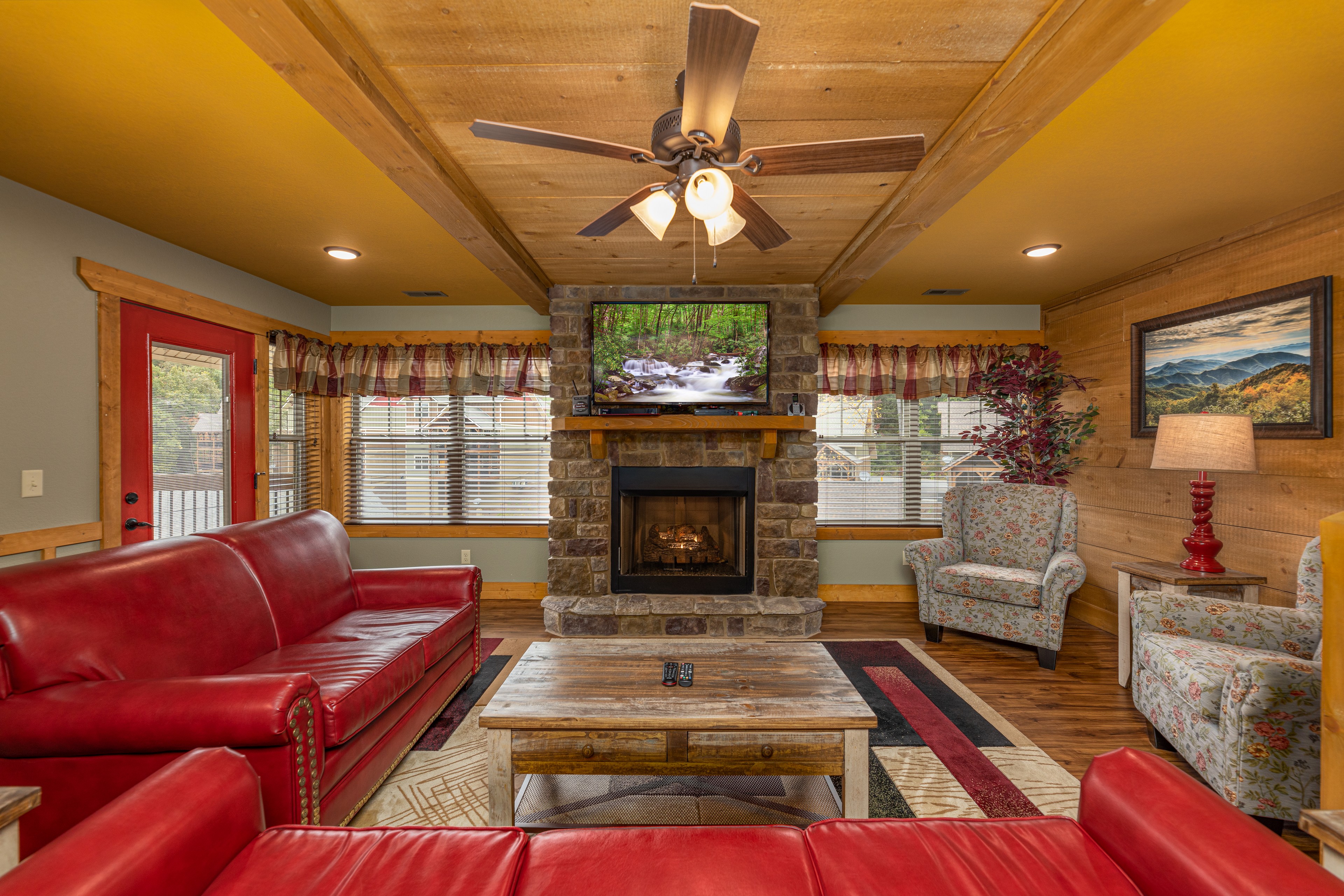 Moonshine Manor | Photo 12