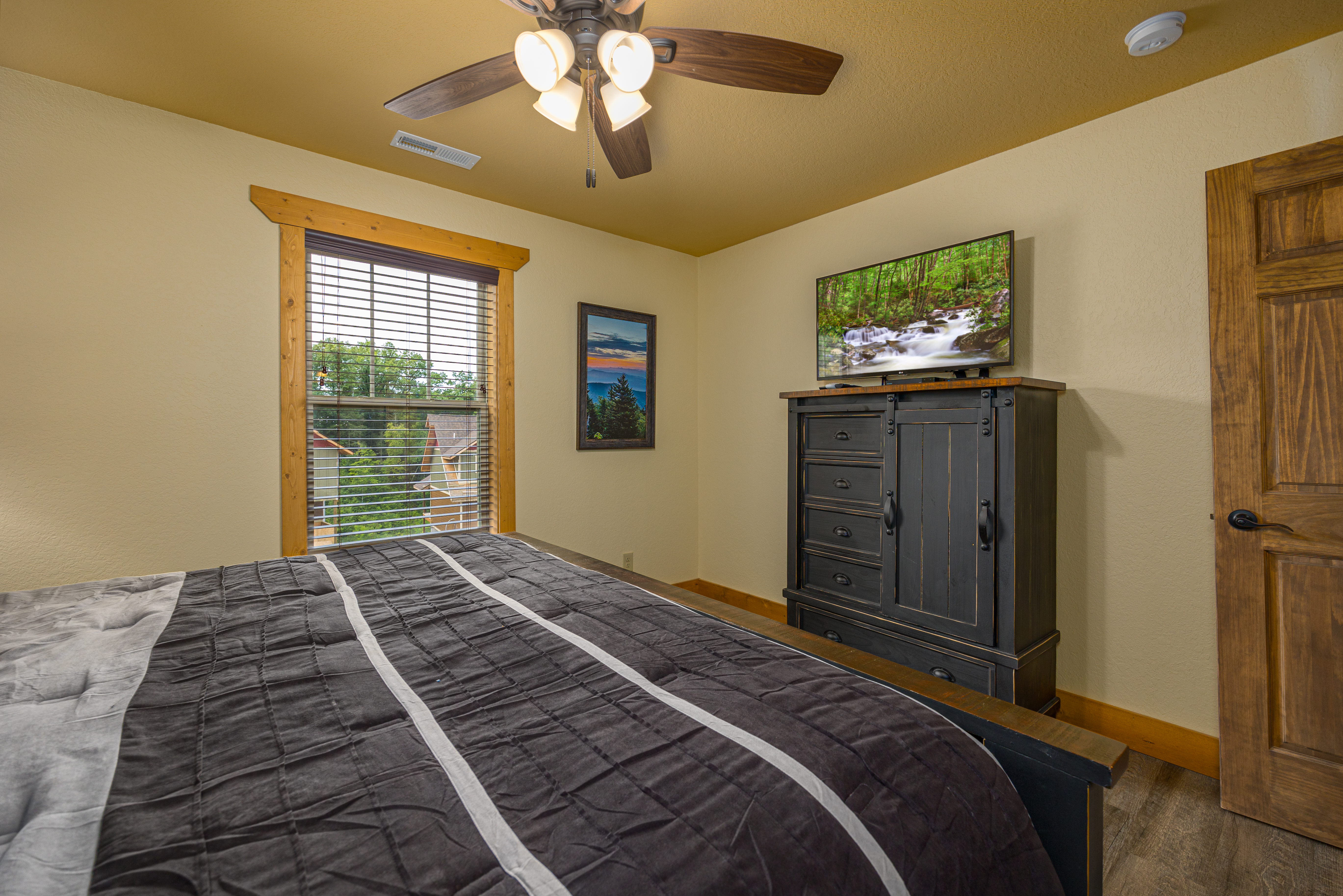 A Majestic Hilltop | Photo 25