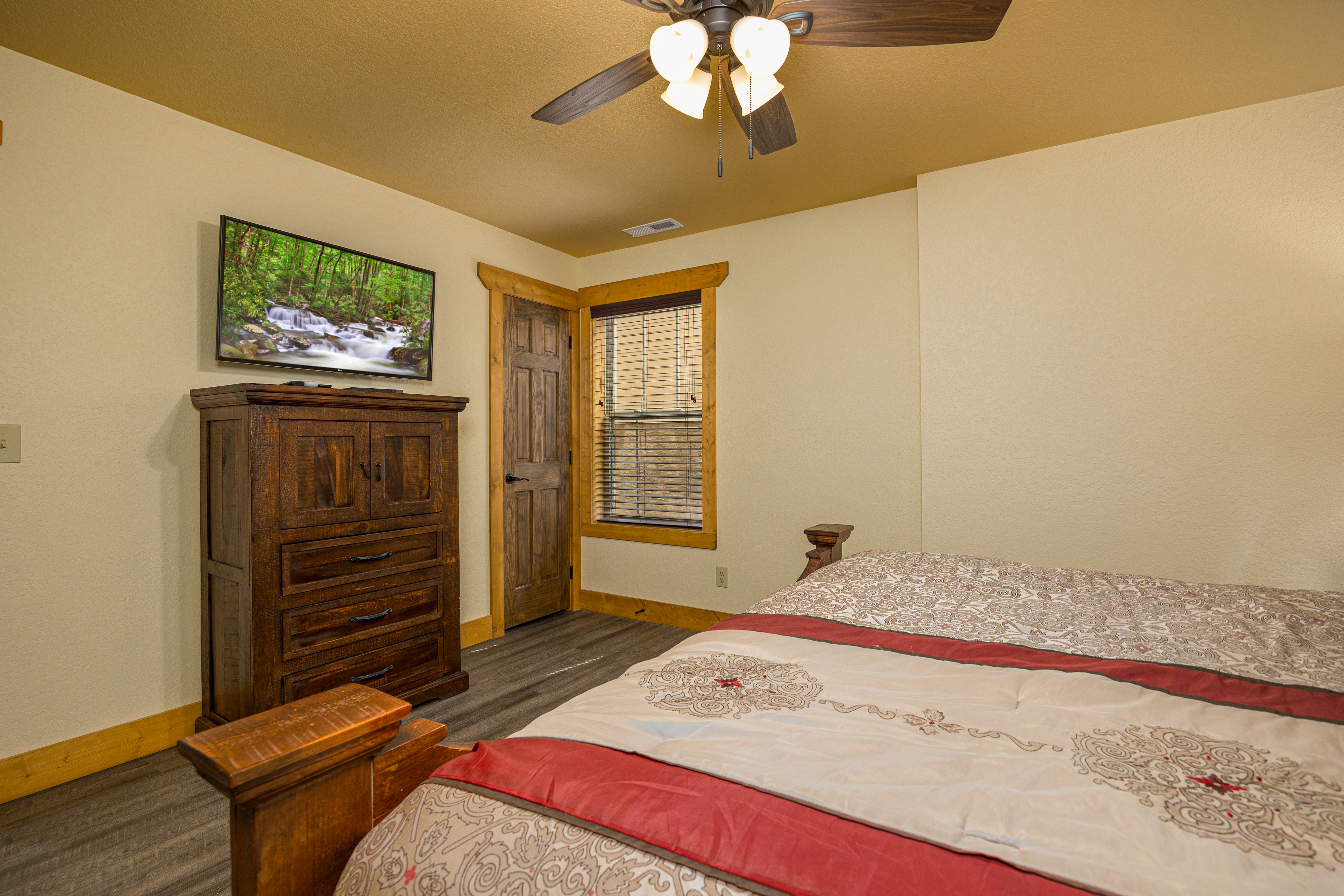 A Majestic Hilltop | Photo 27