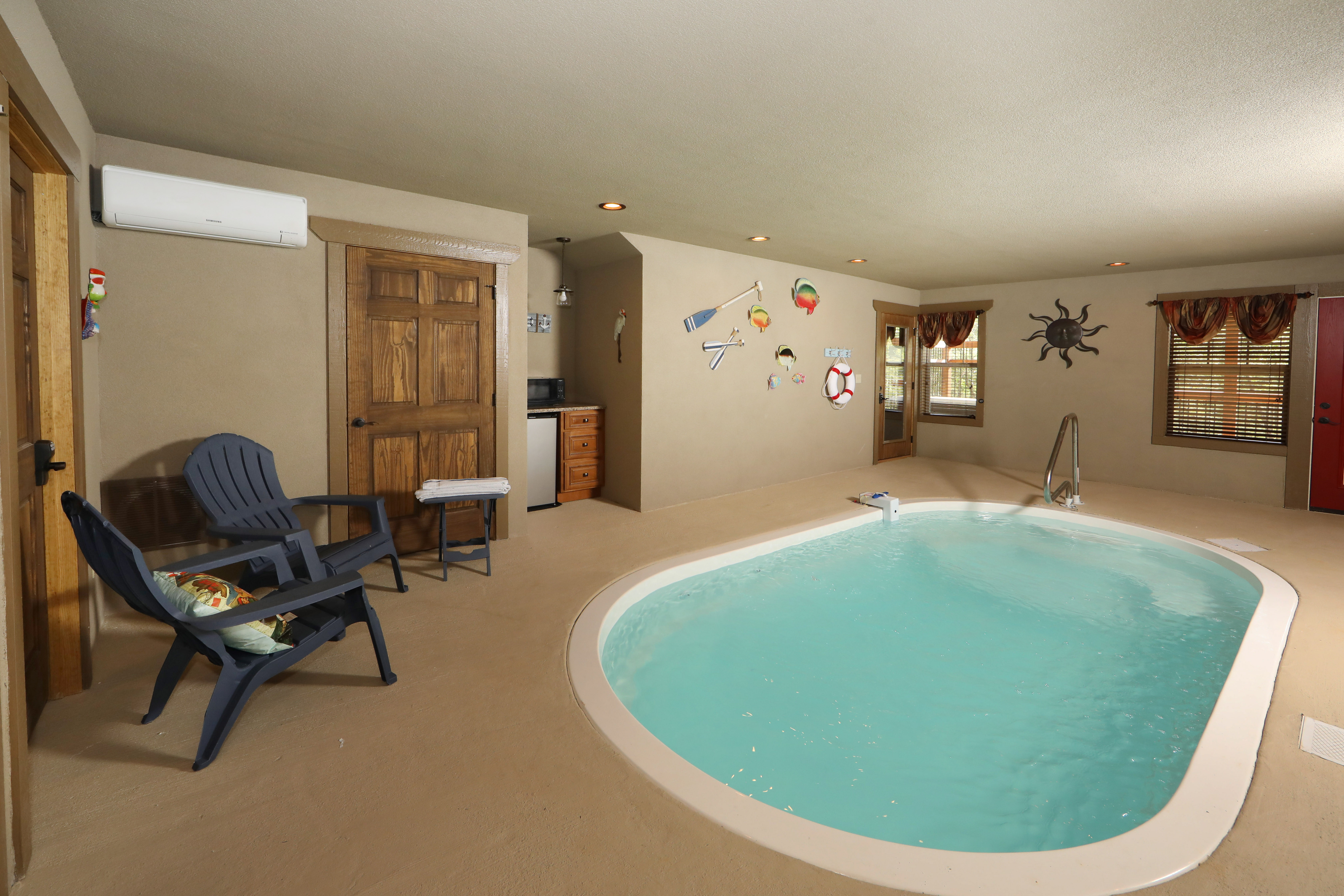 Movie Dive-Inn | Photo 1